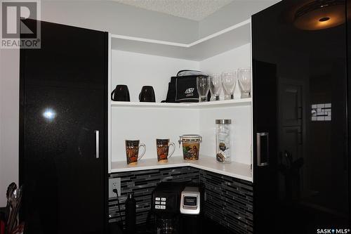 272 Plainsview Drive, Regina, SK - Indoor Photo Showing Living Room