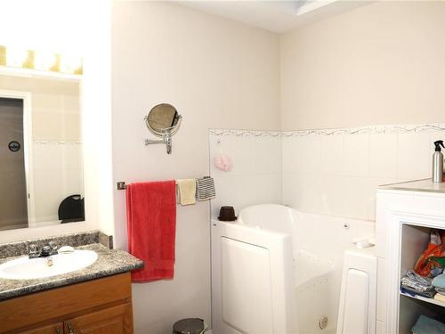 13-1351 Tunner Dr, Courtenay, BC - Indoor Photo Showing Bathroom