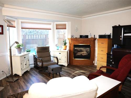 13-1351 Tunner Dr, Courtenay, BC - Indoor Photo Showing Living Room With Fireplace