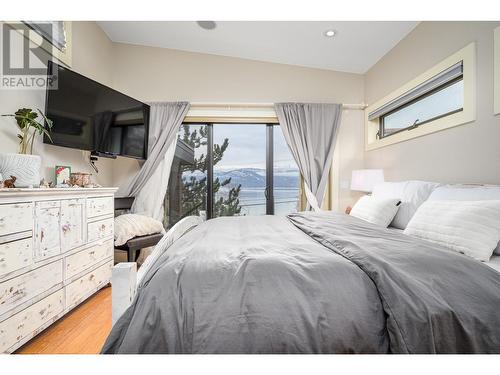 8708 Okanagan Landing Road, Vernon, BC - Indoor Photo Showing Bedroom