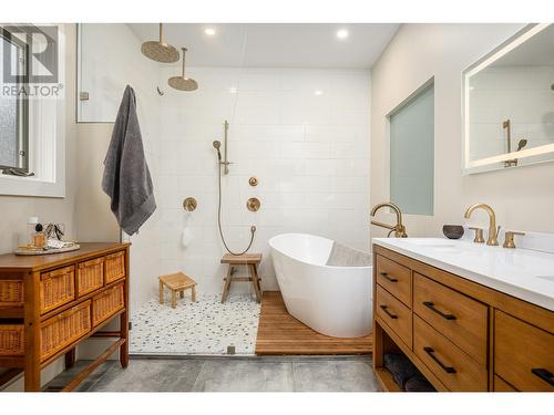 8708 Okanagan Landing Road, Vernon, BC - Indoor Photo Showing Bathroom