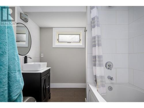 8708 Okanagan Landing Road, Vernon, BC - Indoor Photo Showing Bathroom