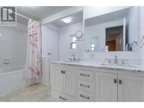 720 Commonwealth Road Unit# 107, Kelowna, BC - Indoor Photo Showing Bathroom