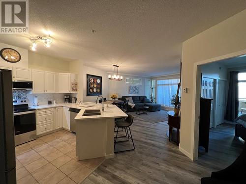 1088 Sunset Drive Unit# 309, Kelowna, BC - Indoor Photo Showing Kitchen With Double Sink