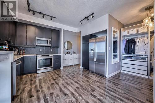 #2402 -4070 Confederation Pkwy, Mississauga, ON - Indoor Photo Showing Kitchen With Stainless Steel Kitchen