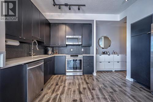 2402 - 4070 Confederation Parkway, Mississauga, ON - Indoor Photo Showing Kitchen With Stainless Steel Kitchen