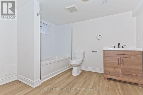 4743 Ryerson Crescent N, Niagara Falls, ON - Indoor Photo Showing Bathroom