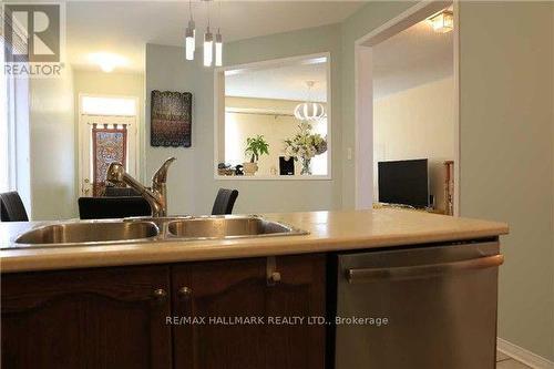 15 Welland Rd, Markham, ON - Indoor Photo Showing Kitchen With Double Sink