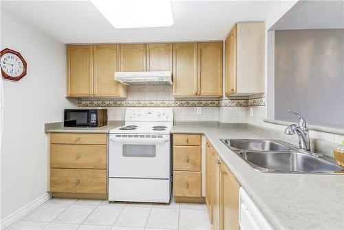 100 Burloak Drive|Unit #2403, Burlington, ON - Indoor Photo Showing Kitchen With Double Sink