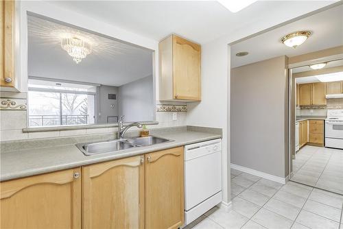 100 Burloak Drive|Unit #2403, Burlington, ON - Indoor Photo Showing Kitchen With Double Sink