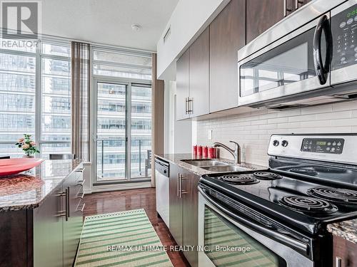 3105 - 65 Bremner Boulevard, Toronto, ON - Indoor Photo Showing Kitchen With Upgraded Kitchen