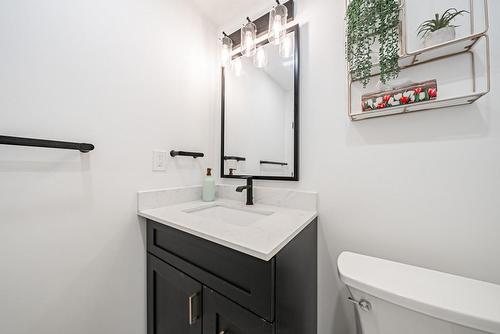 704 Old Dundas Road, Hamilton, ON - Indoor Photo Showing Bathroom
