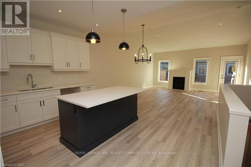 13 Peachtree Lane, Niagara-On-The-Lake (108 - Virgil), ON - Indoor Photo Showing Kitchen With Double Sink