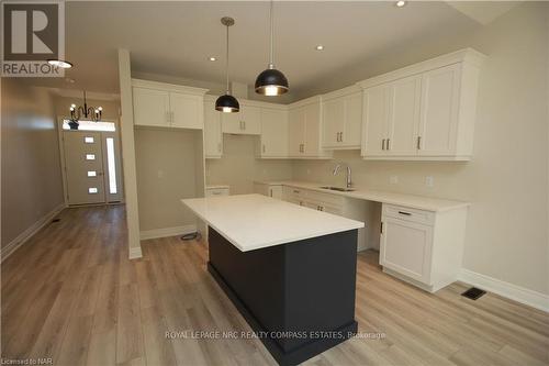 13 Peachtree Lane, Niagara-On-The-Lake (108 - Virgil), ON - Indoor Photo Showing Kitchen