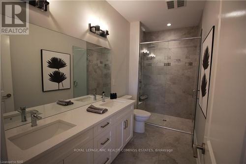 13 Peachtree Lane, Niagara-On-The-Lake (108 - Virgil), ON - Indoor Photo Showing Bathroom