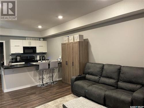 207 1St Avenue W, Kindersley, SK - Indoor Photo Showing Living Room