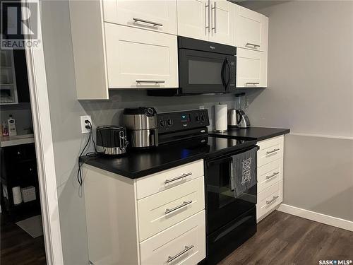 207 1St Avenue W, Kindersley, SK - Indoor Photo Showing Kitchen