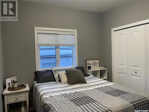 207 1St Avenue W, Kindersley, SK - Indoor Photo Showing Bedroom