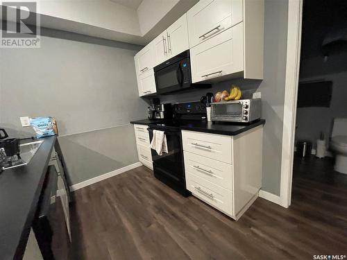 207 1St Avenue W, Kindersley, SK - Indoor Photo Showing Kitchen