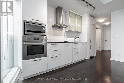 #4901 -12 York St, Toronto, ON - Indoor Photo Showing Kitchen