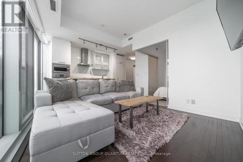 4901 - 12 York Street, Toronto, ON - Indoor Photo Showing Living Room