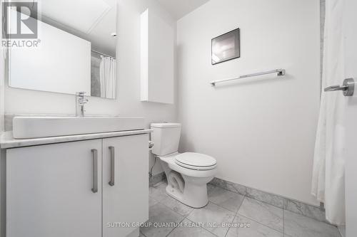 #4901 -12 York St, Toronto, ON - Indoor Photo Showing Bathroom