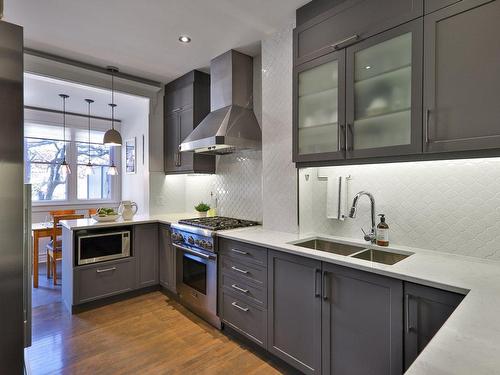 Kitchen - 3795 Av. D'Oxford, Montréal (Côte-Des-Neiges/Notre-Dame-De-Grâce), QC - Indoor Photo Showing Kitchen With Double Sink With Upgraded Kitchen