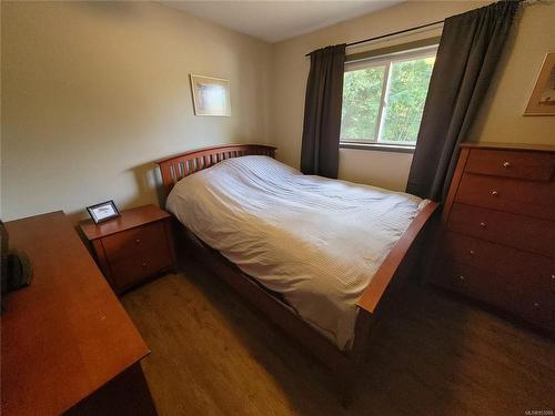 3829 Wild Rd, Whiskey Creek, BC - Indoor Photo Showing Bedroom