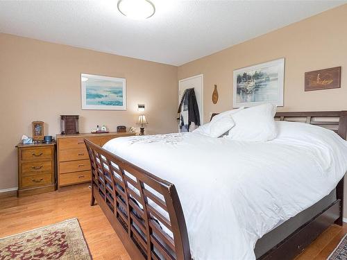 1436 Merritt Pl, Victoria, BC - Indoor Photo Showing Bedroom