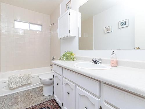 1436 Merritt Pl, Victoria, BC - Indoor Photo Showing Bathroom
