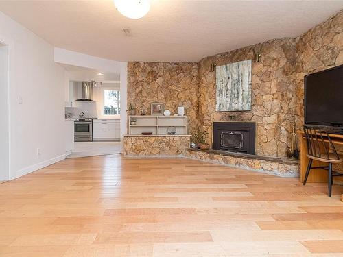 1436 Merritt Pl, Victoria, BC - Indoor Photo Showing Living Room With Fireplace