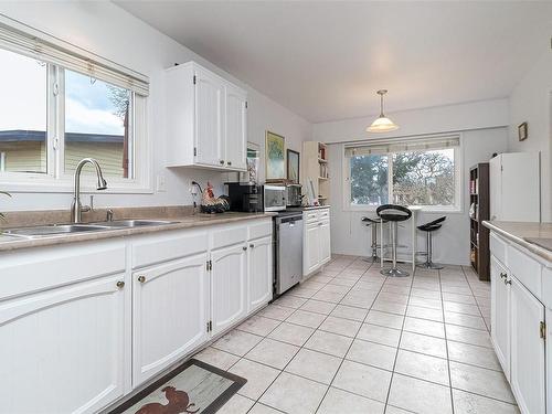 1436 Merritt Pl, Victoria, BC - Indoor Photo Showing Kitchen With Double Sink