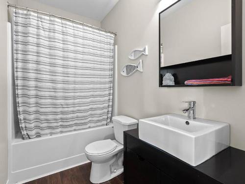 2620 Rose Hill Road, Kamloops, BC - Indoor Photo Showing Bathroom