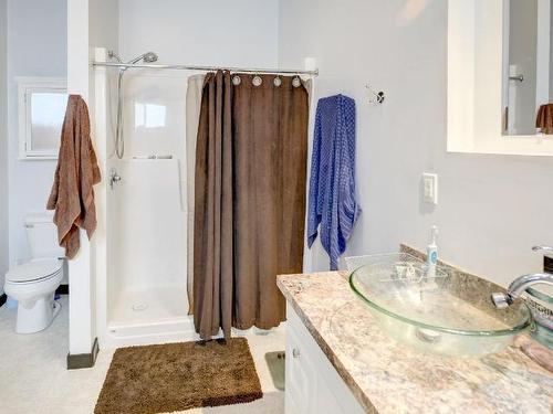 2215 Barbara Ave, Kamloops, BC - Indoor Photo Showing Bathroom