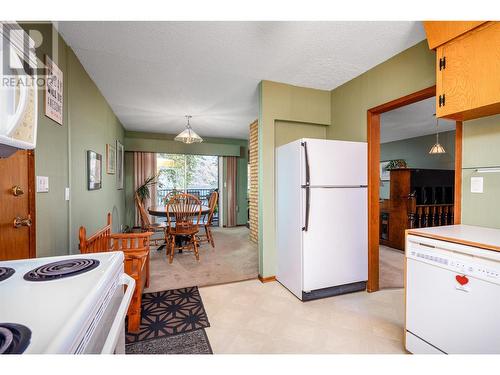 8201 Okanagan Landing Road, Vernon, BC - Indoor Photo Showing Kitchen