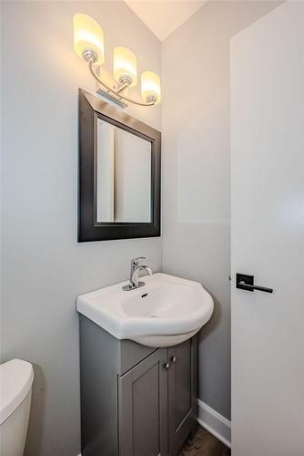 5159 Banting Court, Burlington, ON - Indoor Photo Showing Bathroom