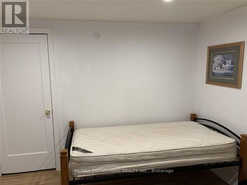 23 West Park Avenue, Hamilton, ON - Indoor Photo Showing Bedroom