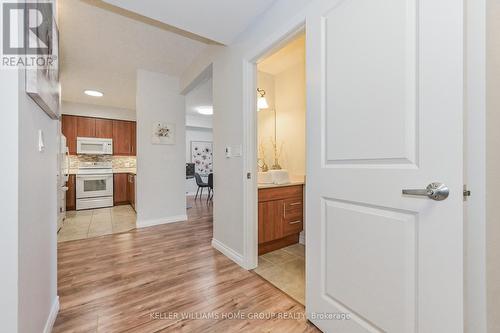 #220 -760 Woodhill Dr, Centre Wellington, ON - Indoor Photo Showing Kitchen