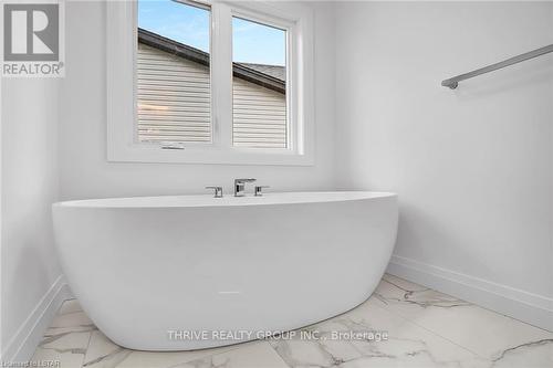 3064 Buroak Drive, London, ON - Indoor Photo Showing Bathroom
