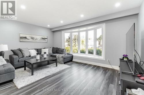 31 Jefferson Rd, Brampton, ON - Indoor Photo Showing Living Room