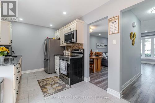 31 Jefferson Rd, Brampton, ON - Indoor Photo Showing Kitchen