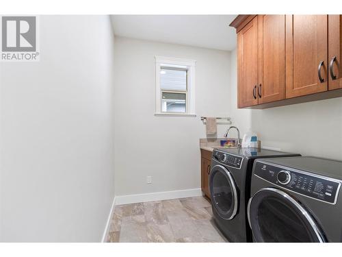 2550 Copperview Drive, Blind Bay, BC - Indoor Photo Showing Laundry Room