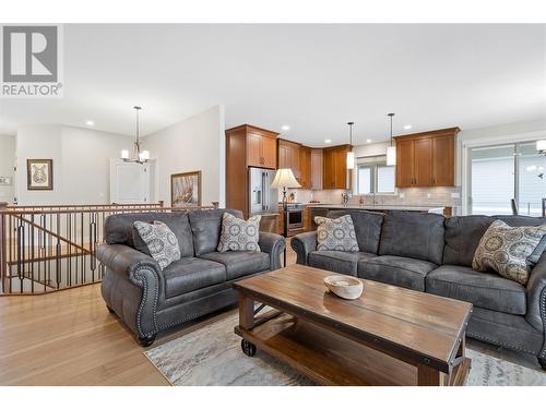 2550 Copperview Drive, Blind Bay, BC - Indoor Photo Showing Living Room