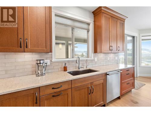 2550 Copperview Drive, Blind Bay, BC - Indoor Photo Showing Kitchen