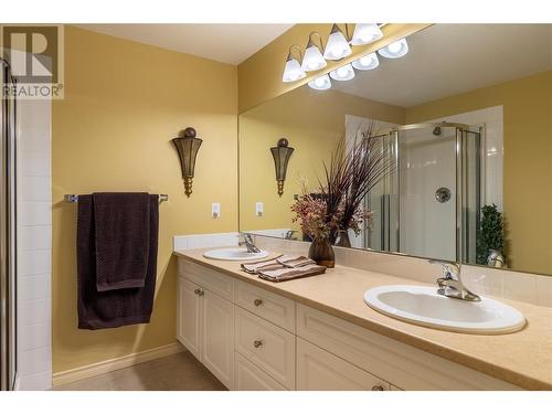 3570 Woodsdale Road Unit# 305, Kelowna, BC - Indoor Photo Showing Bathroom