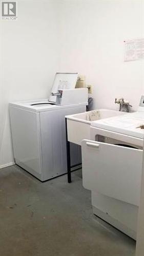 716 3Rd Avenue, Keremeos, BC - Indoor Photo Showing Laundry Room