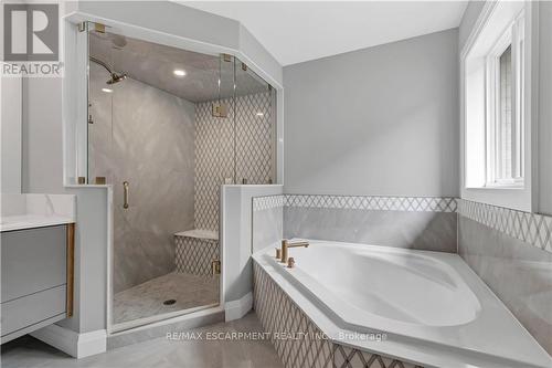1458 Upper Sherman Ave, Hamilton, ON - Indoor Photo Showing Bathroom