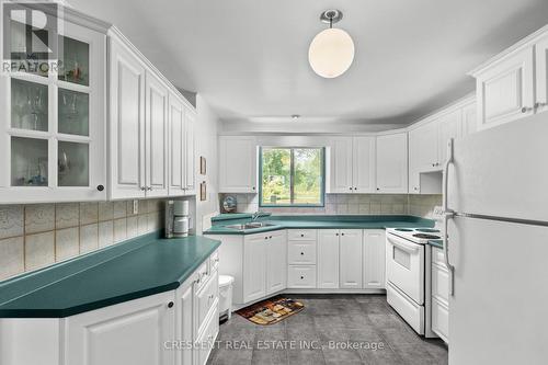 146 Avery Point Rd, Kawartha Lakes, ON - Indoor Photo Showing Kitchen