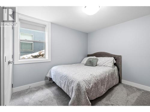 455 Dunbar Court, Kelowna, BC - Indoor Photo Showing Bedroom