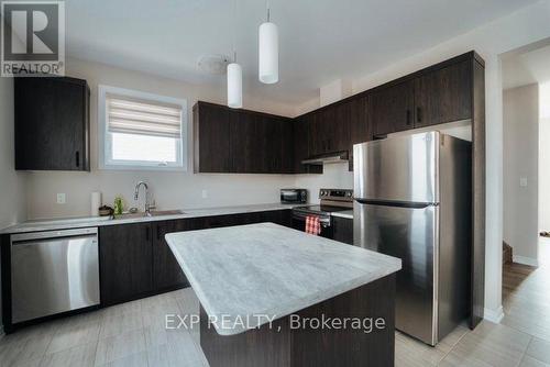 7877 Seabiscuit Dr E, Niagara Falls, ON - Indoor Photo Showing Kitchen With Stainless Steel Kitchen